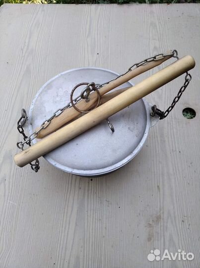 Котелок походный чугунный