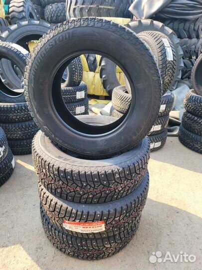 Bridgestone Blizzak Spike-02 SUV 235/65 R17 108T