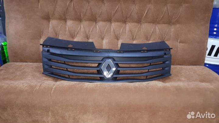 Решетка радиатора Рено Сандеро 1 / Сандеро Степвей
