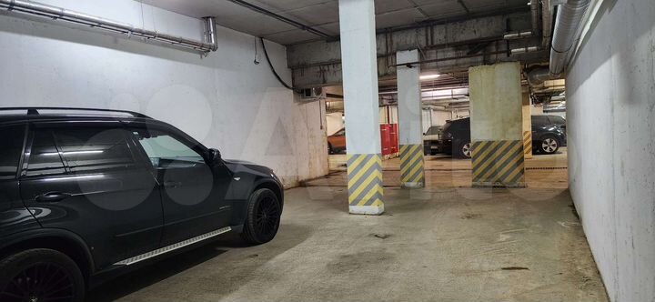 Машиноместо, > 30 м²