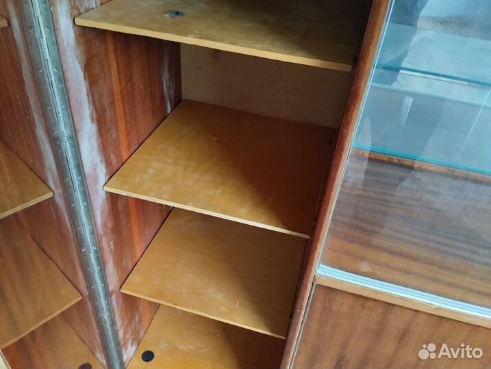 Практичный шкаф-сервант