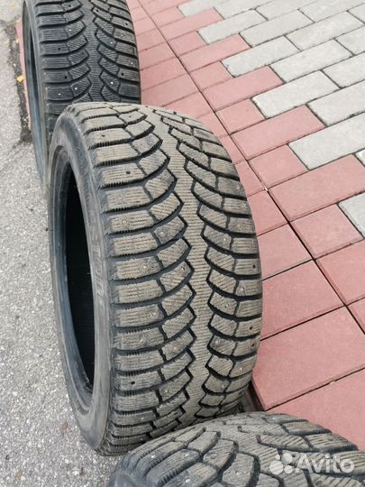 Bridgestone Blizzak Spike-01 245/45 R17