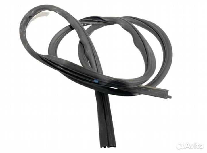 Уплотнитель дверного проема задний правый Nissan