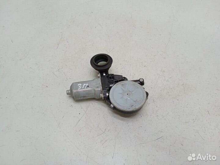 Моторчик стеклоподъемника задний правый Toyota