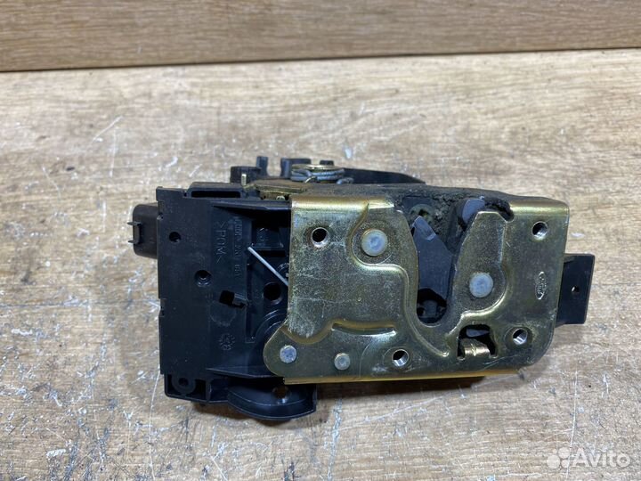 Замок задней правой двери Ford Focus 1 ZD113