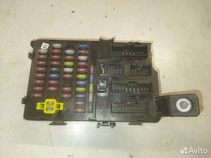 Блок предохранитель Kia Rio 2005-11