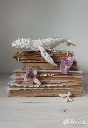 Кит скульптура