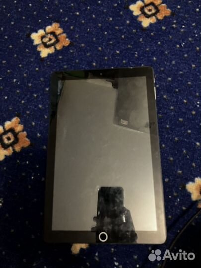 Планшет с наклейкой