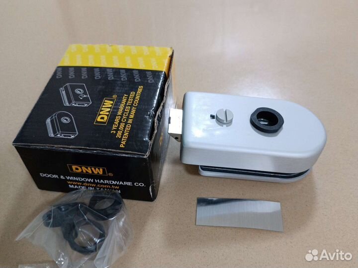 Замок для сантехнической двери из стекла