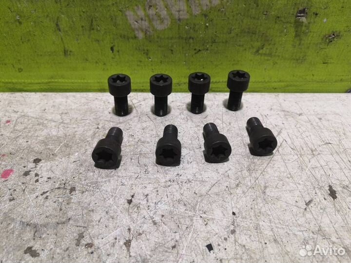 Болт маховика Мерседес Бенз 210 Е-класс