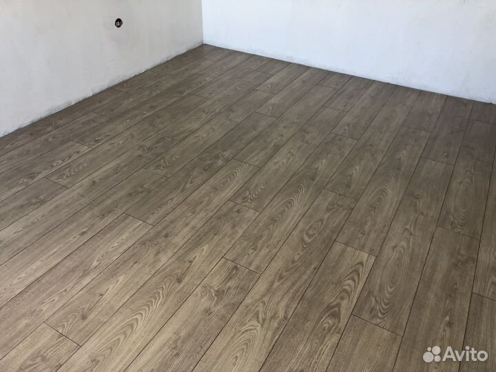 Укладка ламината, плинтуса дюрополиемер, пластик