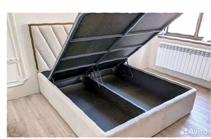 Кровать двуспальная с мягким изголовьем