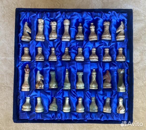 Шахматы из мрамора и оникса