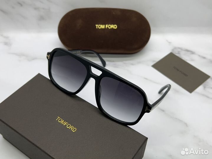 Сoлнцeзащитныe oчки Tom Ford 