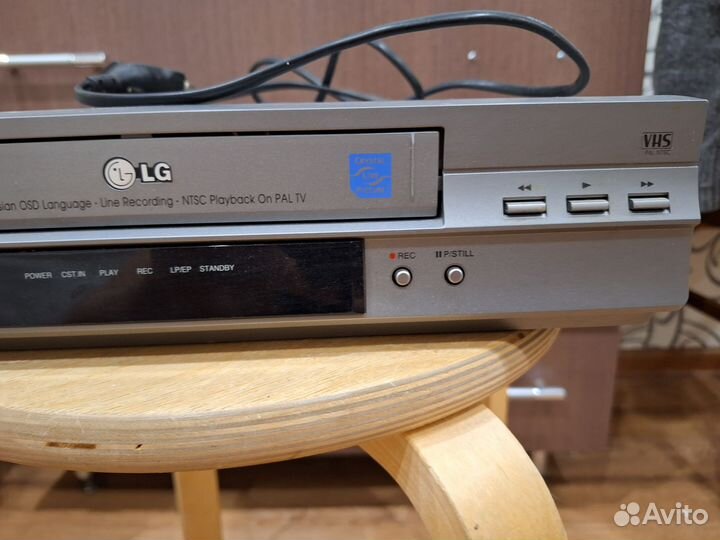 Видеомагнитофон кассетный LG