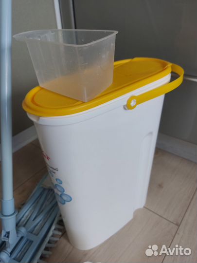 Швабра, контейнер для порошка, дозатор