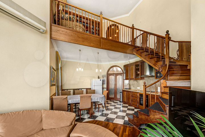 6-к. квартира, 250 м², 17/18 эт.