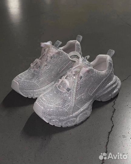 Кроссовки женские шикарные