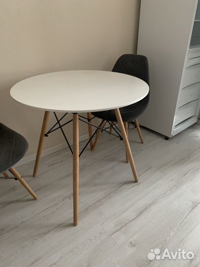 Стол обеденный