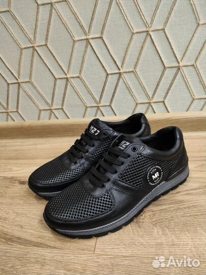 Кроссовки мужские 39 размер новве