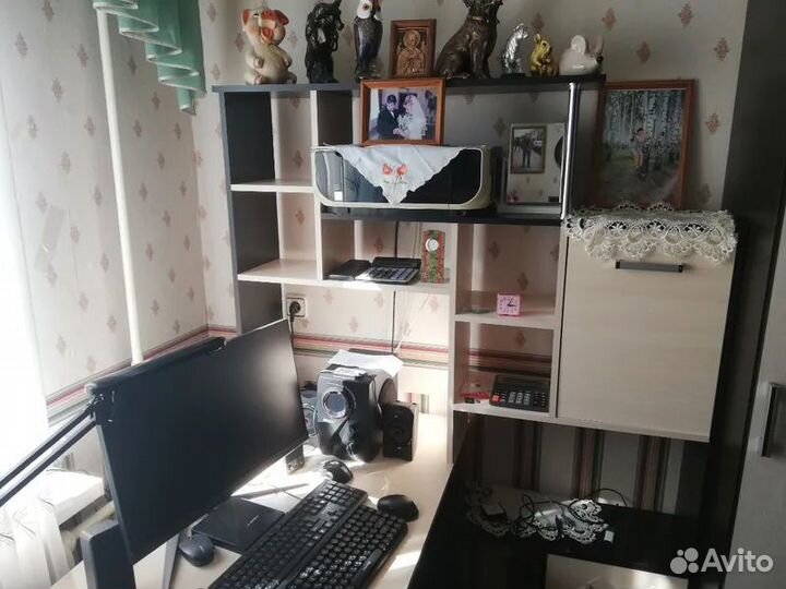 Компьютерный стол угловой с полками