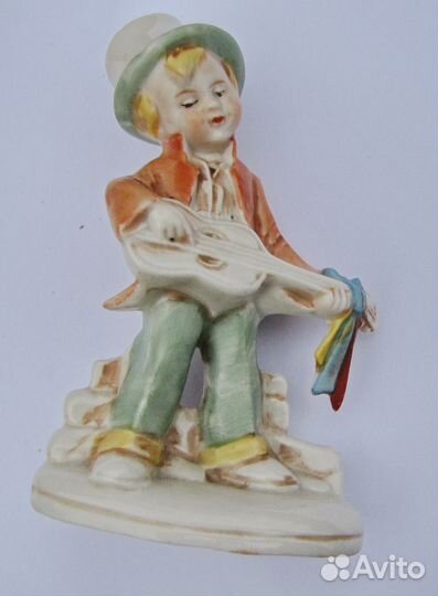 Статуэтка Германия мальчик С гитарой