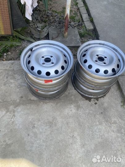 Штампованный диск r15 4:100