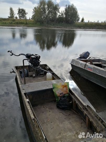 Лодка болотоход с мотором