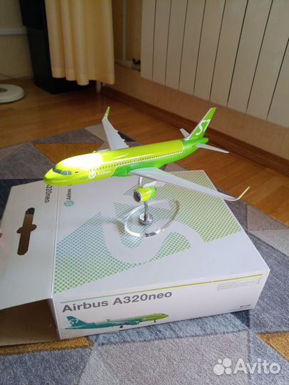 Модель самолета Airbus A320neo M1:100