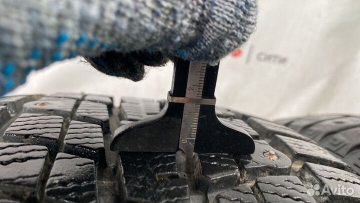 Dunlop SP Winter Ice 01 215/50 R17 95T