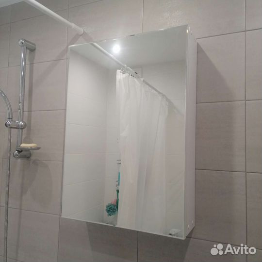 Полка навесная белая для ванны