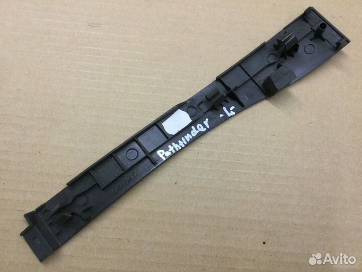 Накладка декоративная левая Nissan Pathfinder R51M