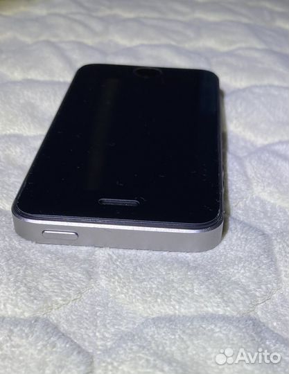 iPhone SE, 32 ГБ