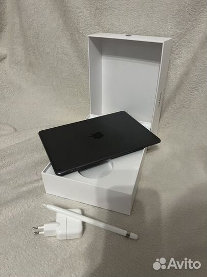 Планшет Apple iPad Air 3 64Гб + Apple pencil 1