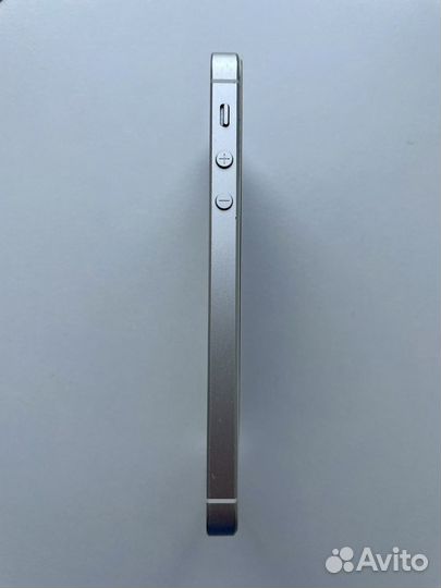 Телефон iPhone se 2016