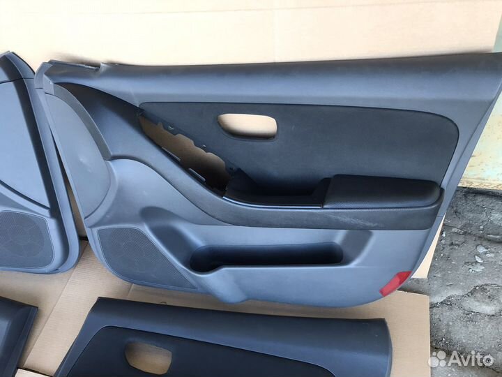 Обшивки дверей Hyundai Elantra HD