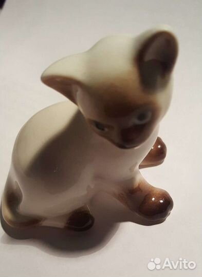 Скульптура ифз Котенок Парамоша сиамский, фарфор