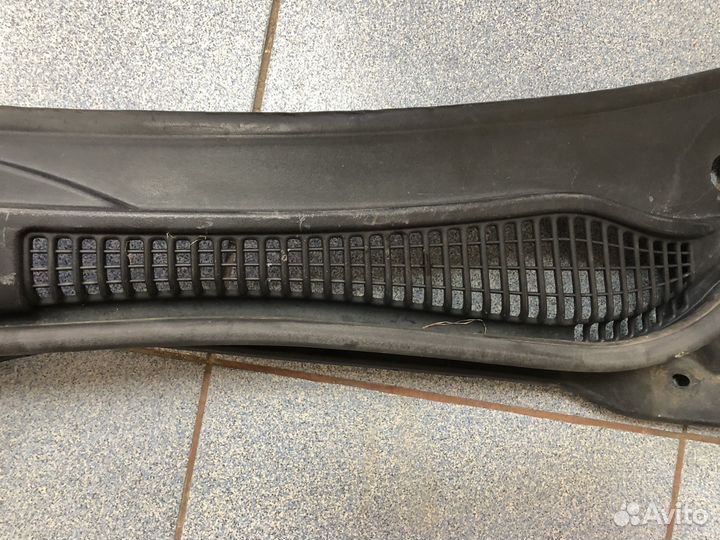 Решетка стеклоочистителя Жабо Volvo S40 C30 C70 V5