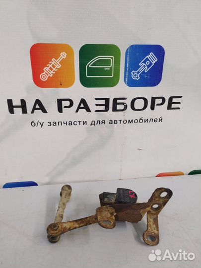 Датчик положения кузова задний правый Lexus Lx570