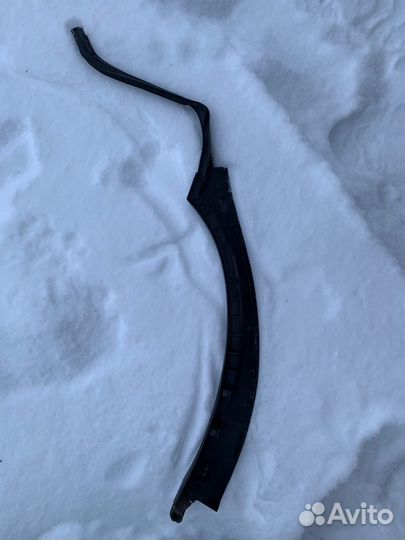 Уплотнитель задней правой двери Lexus RX