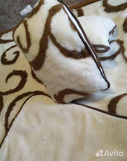 Одеяло и две подушки