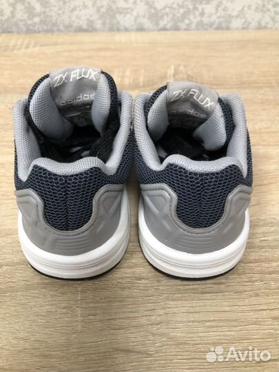 Кроссовки adidas детские 23