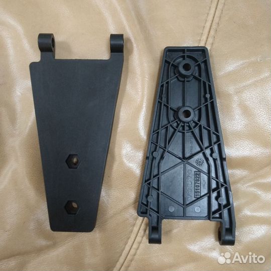 Петли двери 15107822 Volvo BL