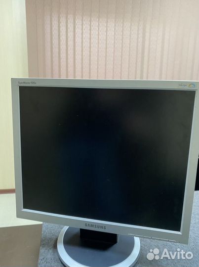 Монитор Samsung LS19 Model: 920n