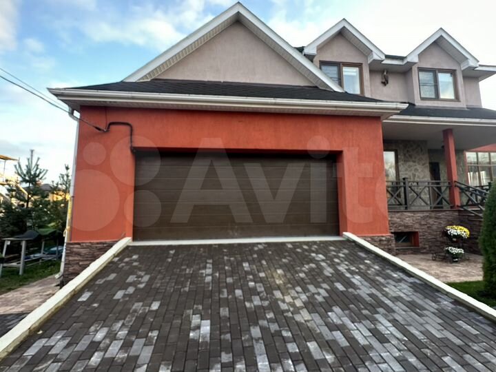 Дом 412 м² на участке 15 сот.