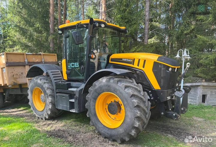 Трактор JCB Fastrac, 2016