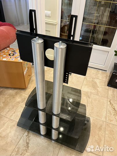 Стеклянная тумба под тв