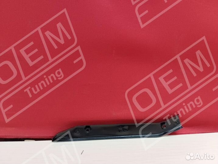 Направляющая переднего бампера Шкода Рапид