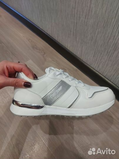 Кроссовки женские (40 размер)
