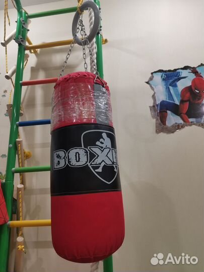 Боксерская груша и перчатки